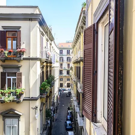 Vespa Apartment Neapel