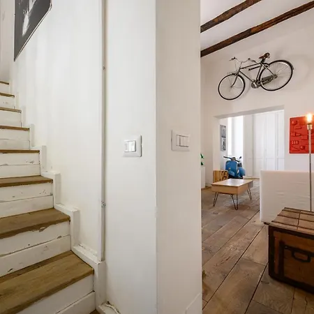 Vespa Apartment Neapel